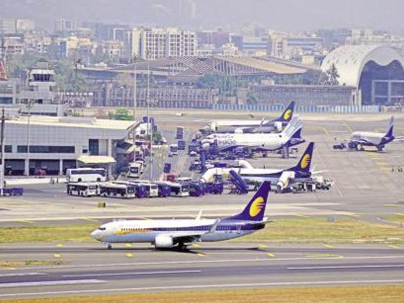 Mumbai airport breaks own record; A total of 1007 aircrafts in 24 hours | मुंबई विमानतळाने मोडला आपलाच विक्रम; 24 तासांत तब्बल 1007 विमानोड्डाणे