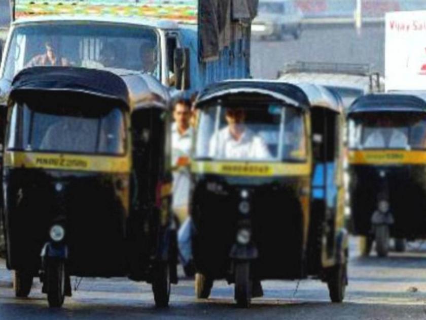 Cheaper to come from another village; Getting home by rickshaw is expensive! Extortion by taxi drivers | दुसऱ्या गावावरून येणे स्वस्त; रिक्षाने घर गाठणे मात्र महाग ! टॅक्सीचालकांकडून जादा भाडे आकारत लूट