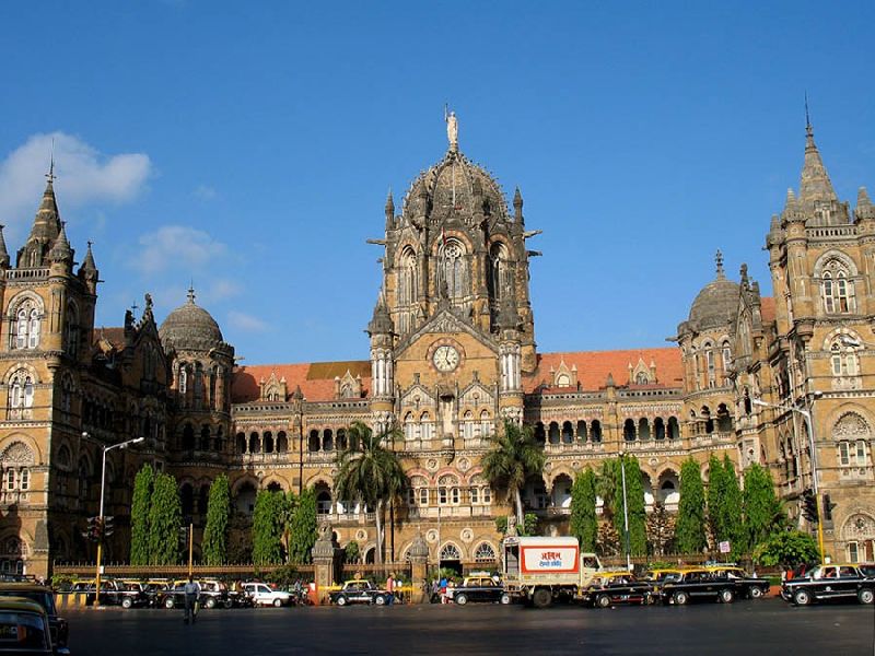 Mumbai CSMT: 12 lakh... CSMT became the most crowded station | 12 लाख... सीएसएमटी ठरले सर्वाधिक गर्दीचे स्थानक