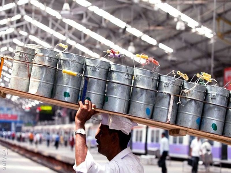 mumbai's dabbewala's service affected due to 'rail-roko' agitation | 'रेल रोको'मुळे हजारो नोकरदारांना घडणार 'उपवास', डबेवाल्यांच्या सेवेलाही आंदोलनाचा फटका