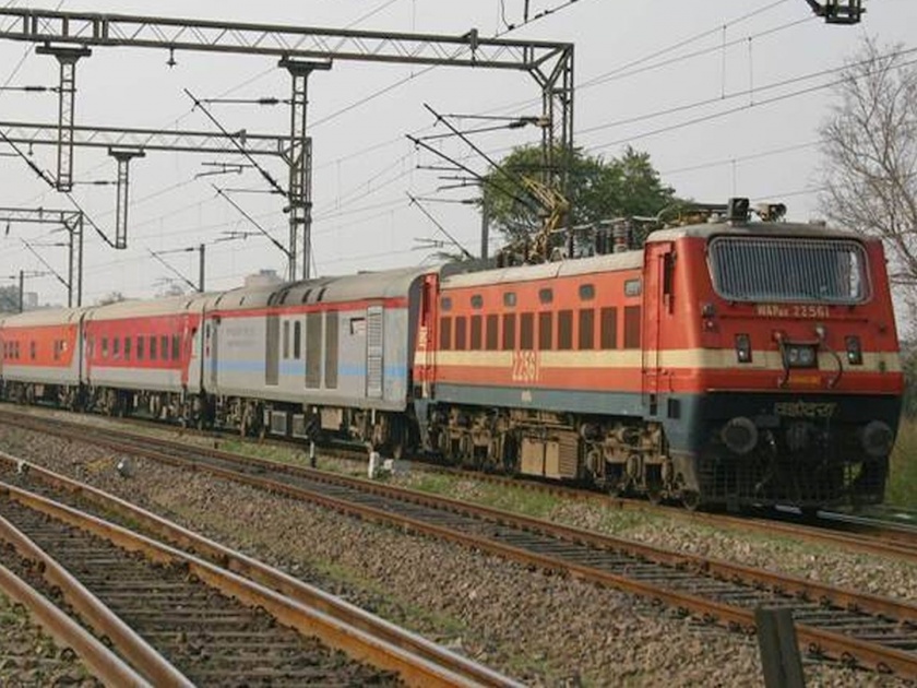 No Decision On Suspending Mumbai Delhi Train Service Railway Ministry clarifies | वाढत्या कोरोना रुग्णांमुळे मुंबई-दिल्ली रेल्वेसेवा बंद होणार?; रेल्वे मंत्रालय म्हणतं...