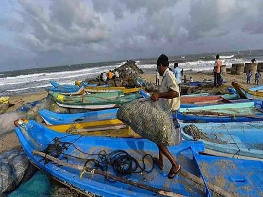 No announcement for fishermen in the Maharashtra budget | अर्थसंकल्पात मच्छीमारांना सपशेल झिडकारले; कोळी महासंघाचे सरचिटणीस राजहंस टपके यांची टिका