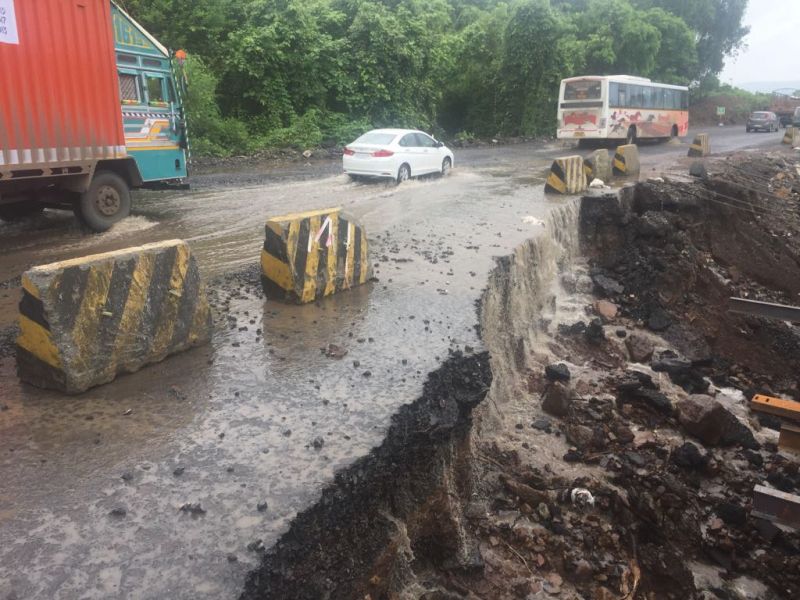 Road landslide In Karnal | कर्नाळ्यात महामार्ग खचण्याची चिन्हं, अपघाताला निमंत्रण