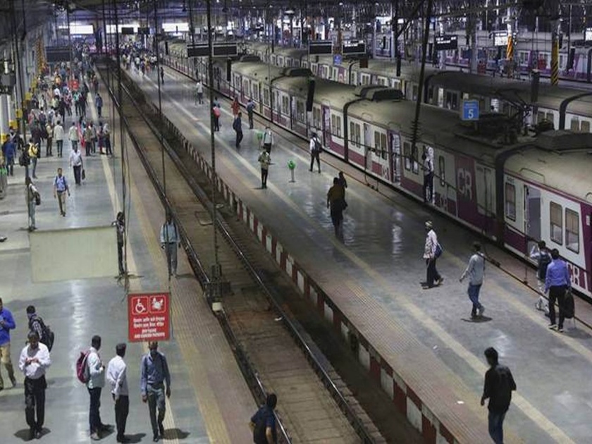 CoronaVirus local train starts in mumbai after 84 days | CoronaVirus News: ...आणि रेल्वे स्थानके पुन्हा गजबजली; ८४ दिवसांनी चाकरमान्यांचा लोकल प्रवास