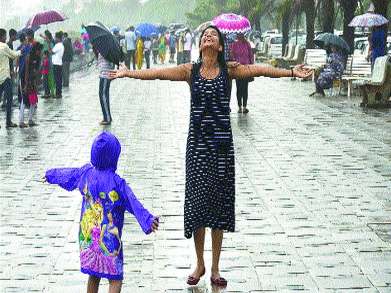 Monsoon Sunday of Mumbai; Full to death, fun | मुंबईकरांचा मान्सून संडे; फुल टू धम्माल, मस्ती