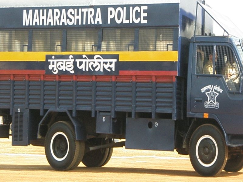 sub-inspector Gahininath Satav of the Mahim police station suspended SSS | 'ते' पोलीस अधिकारी अखेर निलंबित!