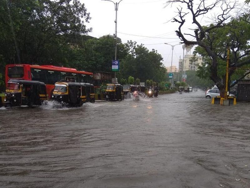 Mumbai Rain Updates Live heavy rainfall in mumbai western central harbour railway disrupted | Mumbai Rain Updates Live: पावसाची दमदार बॅटिंग; पश्चिम, मध्य रेल्वेची सेवा विस्कळीत