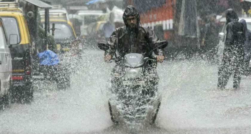Rainy starters in the Mumbai city with suburbs | मुंबईत कोसळधार; उपनगरासह शहरात पावसाला दमदार सुरुवात