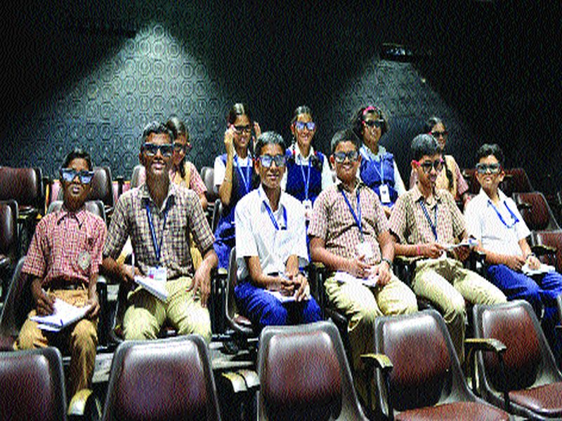 Now experience in the science center 'Virtual World': A visit by the prospective journalists to Baldini | आता विज्ञान केंद्रात अनुभवा ‘व्हर्च्युअल जग’ : बालदिनी भावी महापत्रकारांची भेट