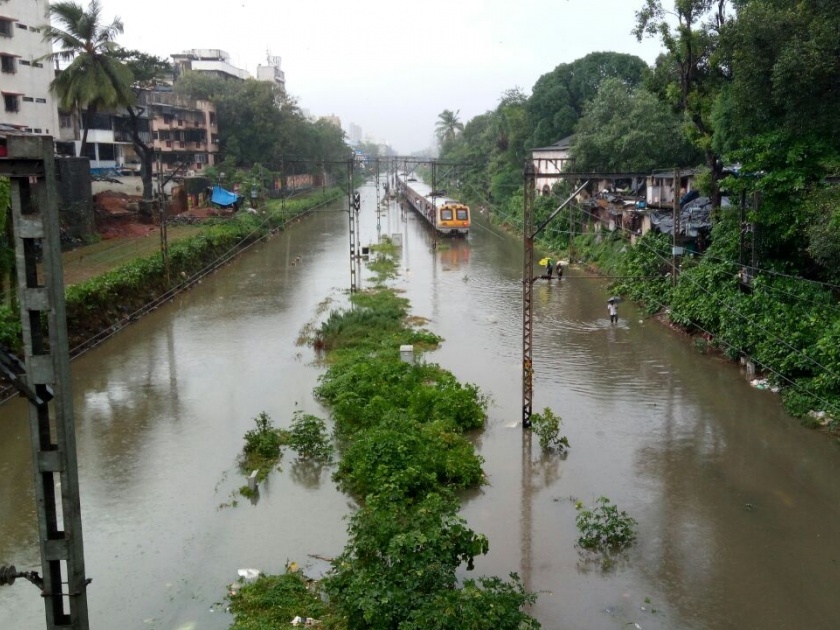 Heavy rains flooded Mumbai | मुसळधार पावसाने मुंबई तुंबली
