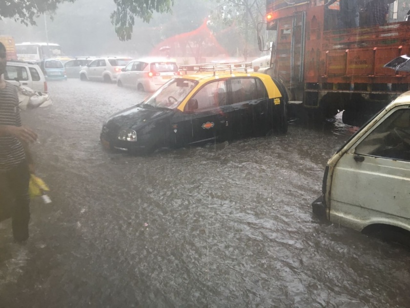 Be careful, Mumbai! This year, water will flutter in 100 places | मुंबईकरांनो सावधान ! यंदाही १०० ठिकाणी तुंबणार पाणी