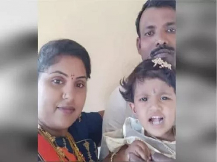 couple commits suicide with daughter blames 13 relatives in suicide note kkg | व्हॉट्स अ‍ॅपवर शेवटची इच्छा शेअर करत दाम्पत्याचा चिमुरडीसह गळफास; परिसरात खळबळ
