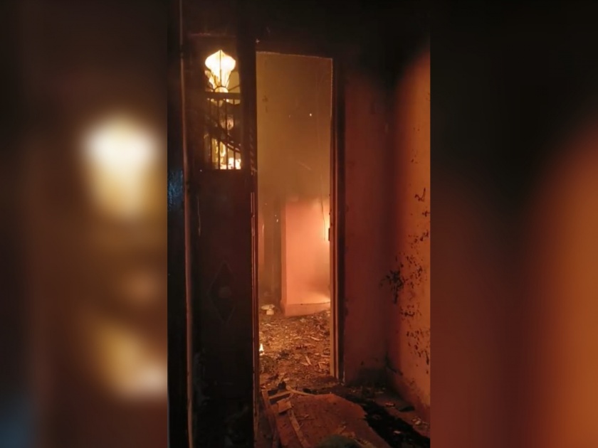 cylinder explosion in mumbra and two injured in the fire | मुंब्रा येथील इमारतीच्या चौथ्या मजल्यावर सिलेंडरचा स्फोट, आगीत दोघे जखमी