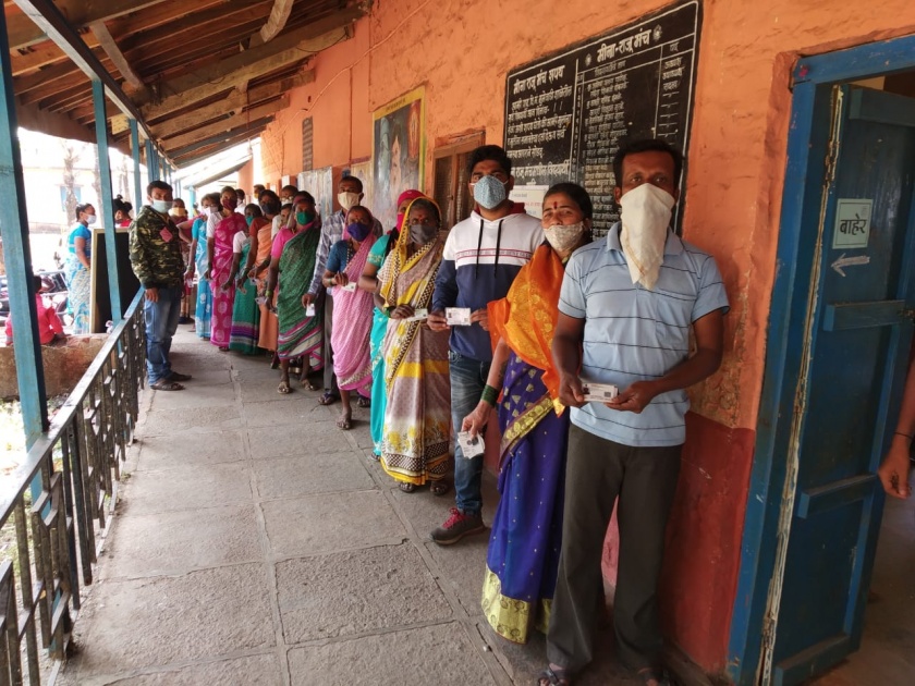 Gram Panchayat- More than 60% polling till noon in Kolhapur district | ग्रामपंचायत- कोल्हापूर जिल्ह्यात दुपारपर्यंत ६0 टक्क्याहून अधिक मतदान