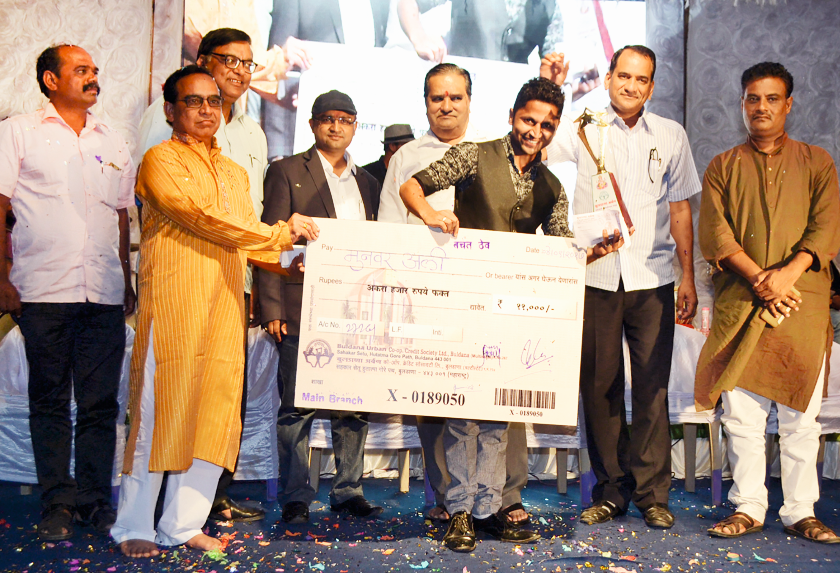 The great winner of Aurangabad, the grand successor of Idol | आयडॉल स्पध्रेत औरंगाबादचा मुनावर अली ठरला महाविजेता