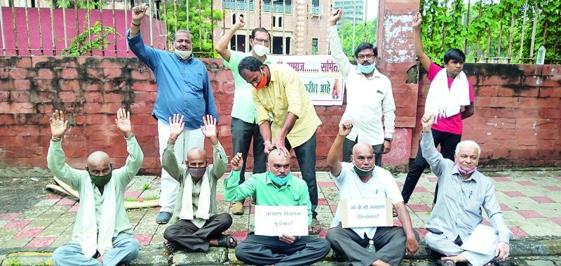 OBC's shaving agitation in Nagpur | नागपुरात ओबीसींचे मुंडन आंदोलन