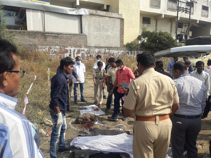 The brutal murder of a young man was stabbed by stone in Pandharpur area of Aurangabad | पंढरपूर परिसरात दगडाने ठेचून तरुणाची निर्घृण हत्या