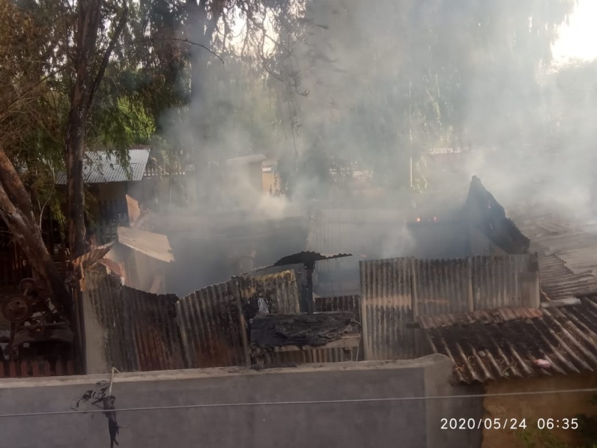 Murtijapur: Fire at the office of 'Senior Section Engineer' of Railways | मूर्तिजापूर : रेल्वेच्या 'सिनिअर सेक्शन इंजिनिअर' कार्यालयाला आग