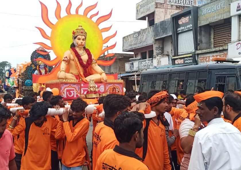 Joy of Shiva devotees in Murtijapur; Kavad Yatra started in the city | मूर्तिजापूरात शिवभक्तांचा जल्लोष; शहरात निघाली कावड यात्रा