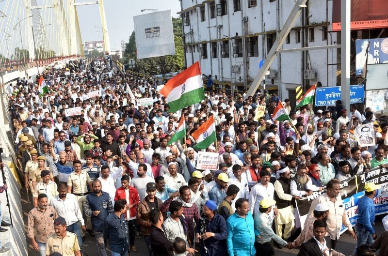 NRC and CAA should not be implemented in Maharashtra: massive march of Muslims | महाराष्ट्रात 'एनआरसी' व 'सीएए' लागू करू नये : नागपुरात मुस्लिमांचा भव्य मोर्चा
