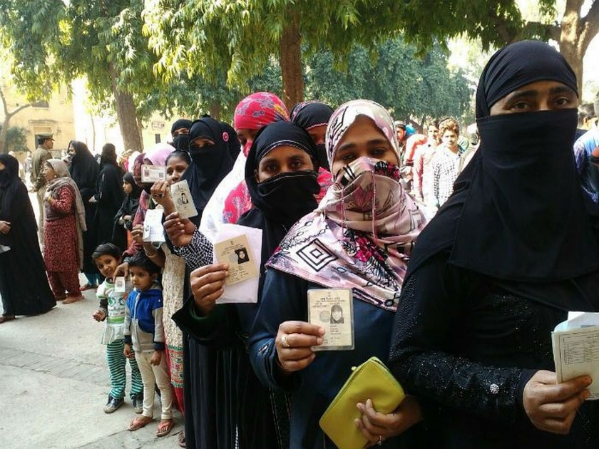 Appointment of women at polling booths in Mumbai to identify the voters | बुरखाधारी मतदारांची ओळख पटवण्यासाठी मुंब्य्रातील मतदानकेंद्रांवर महिलांची नेमणूक