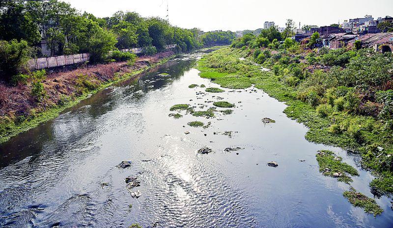 Reduced machinery, how will clean river? | यंत्रसामुग्रीची कमी, कशी होणार स्वच्छ नदी ?