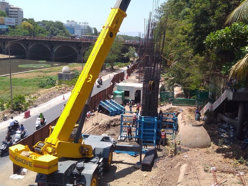 Pune metro work in progress | पुणे मेट्राेचे काम प्रगतीपथावर