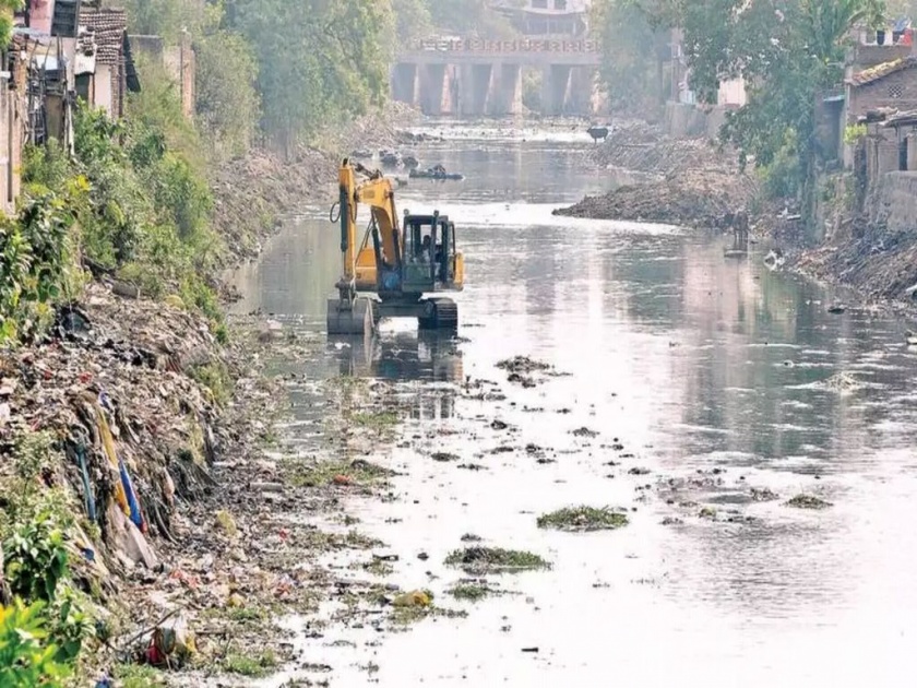 Pre-Monsoon Precautions; Cleaning of rivers in Nagpur continues | पावसाळ्याआधीची खबरदारी; नागपुरातील नद्यांची साफसफाई सुरू