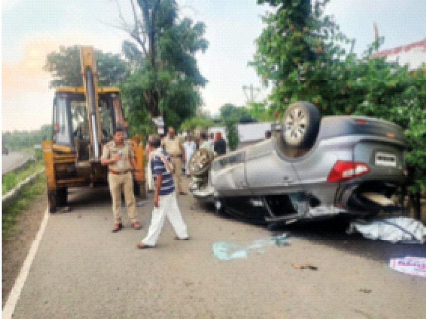 4th people was crushed by an uncontrolled car in Nagpur due to avoid pothole, a woman critically | खड्डा चुकवण्याच्या नादात नागपूरमध्ये अनियंत्रित कारने चाैघांना चिरडले, महिला गंभीर 