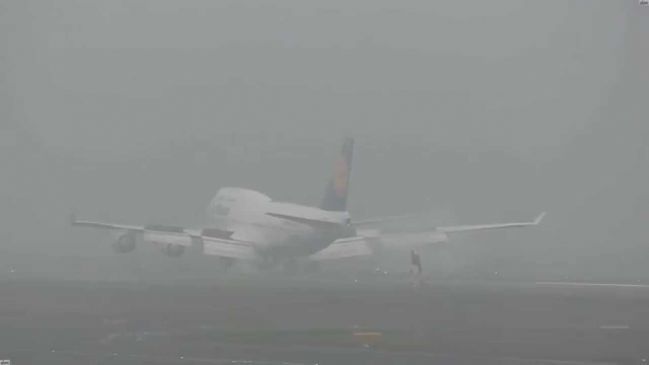 Due to the fog affected Nagpur airport | धुक्यामुळे नागपुरातील विमानसेवा प्रभावित