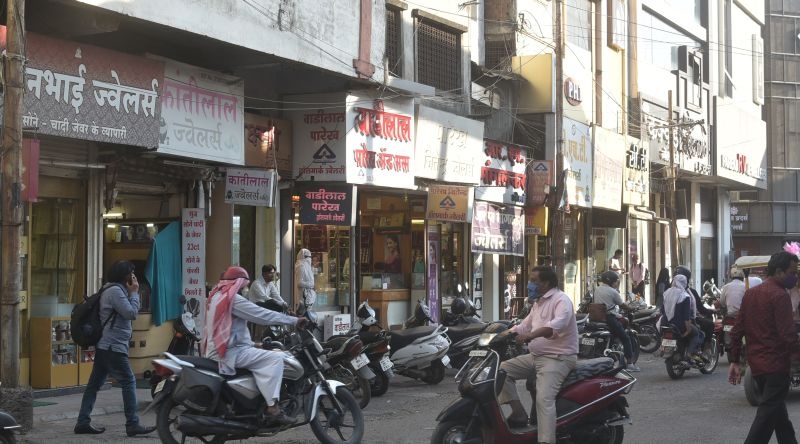 Mix response to traders' strike against GST in Nagpur | नागपुरात जीएसटी विरोधातील व्यापाऱ्यांच्या बंदला संमिश्र प्रतिसाद