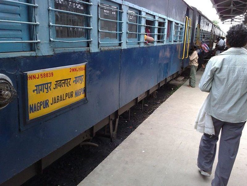 Very little response to Nagpur-Jabalpur superfast train | नागपूर-जबलपूर सुपरफास्ट रेल्वेगाडीला अत्यल्प प्रतिसाद