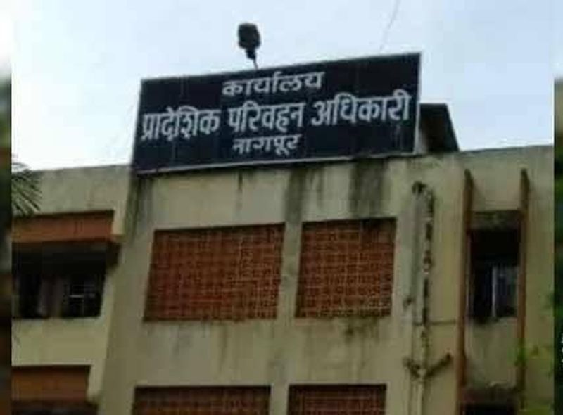 Learning license scam: Women officer of Nagpur RTO arrested | लर्निंग लायसन्स घोटाळा : नागपूर आरटीओची महिला अधिकारी जेरबंद