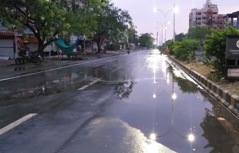 Rain with sudden thunderstorms in Nagpur | नागपुरात  अचानक वादळासह पाऊस