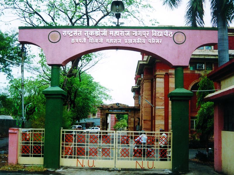 Nagpur University: Withdraw ban on 60 colleges | नागपूर विद्यापीठ : ६० महाविद्यालयांवरील बंदी मागे घेतली