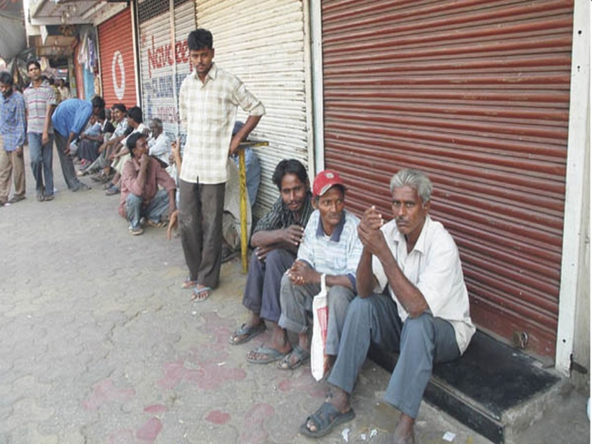 Coronavirus naka workers in ulhasnagar lost employment due to lockdown | घरात थांबलो तर खायचं काय?; उपासमारीची वेळ आलेल्या नाका कामगारांचं मुख्यमंत्र्यांना साकडं