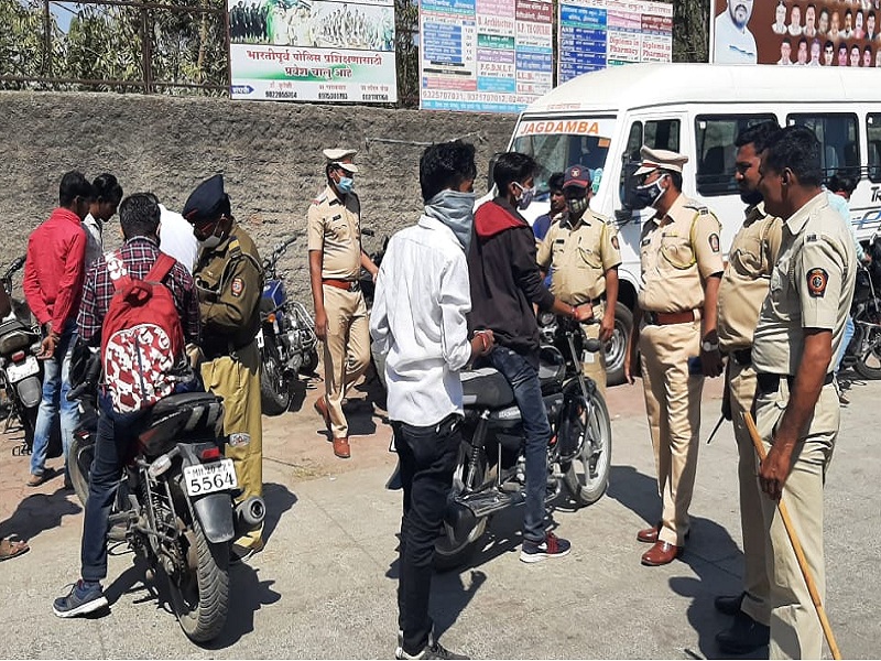 Aurangabad City police marathon Nakabandi ; Checkpoints in the whole city due to increasing theft incidents | शहर पोलिसांची मॅरेथॉन नाकाबंदी; वाढत्या चोरींच्या घटनांमुळे चोकाचौकात तपासणी मोहीम 