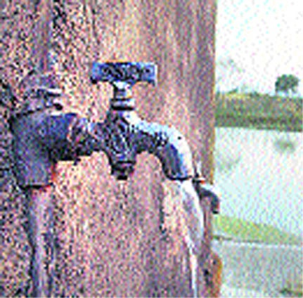 Four days of water supply in many areas of Solapur city | जलसंकट; सोलापूर शहरातील अनेक भागात आता चार दिवसाआड पाणीपुरवठा
