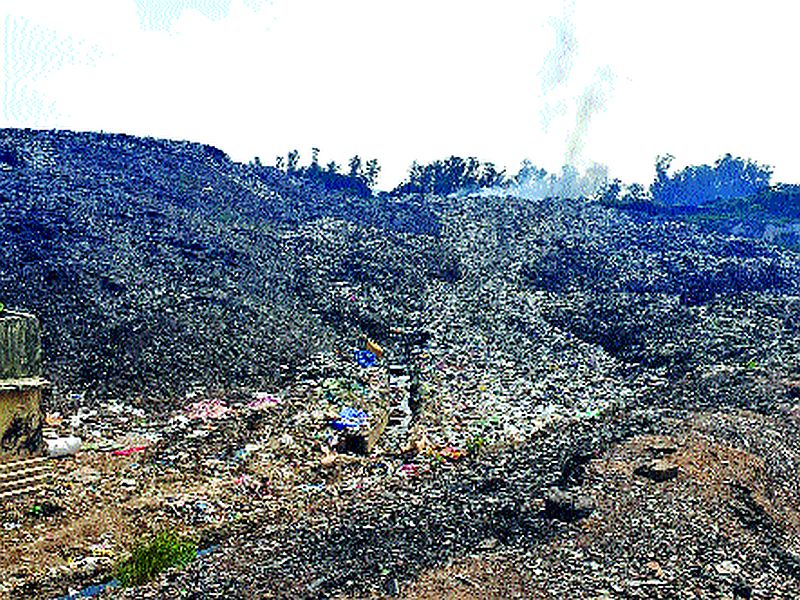 Health hazards due to dumping odor, agitation of villagers | डम्पिंग दुर्गंधीमुळे आरोग्य धोक्यात, ग्रामस्थांचा आंदोलनाचा इशारा