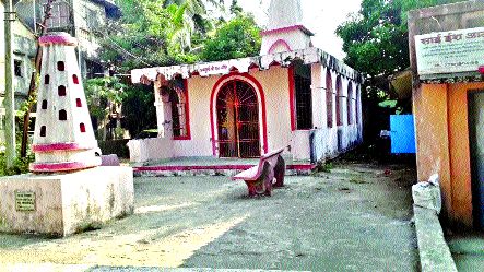 Blocks of 4 temples in Nala village have been demolished | नाळा गावातील ४ मंदिरांच्या दानपेट्ट्या फोडल्या