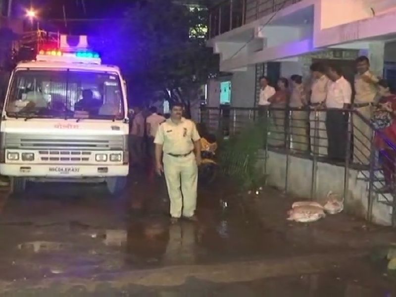 22 bombs contain explosive stock in the house of the seeker; The Mumbai ATS has made a big leakage of tire poaching | साधकाच्या घरात २२ बॉम्बसह स्फोटकांचा साठा; मुंबई एटीएसने उधळला घातपाताचा मोठा कट