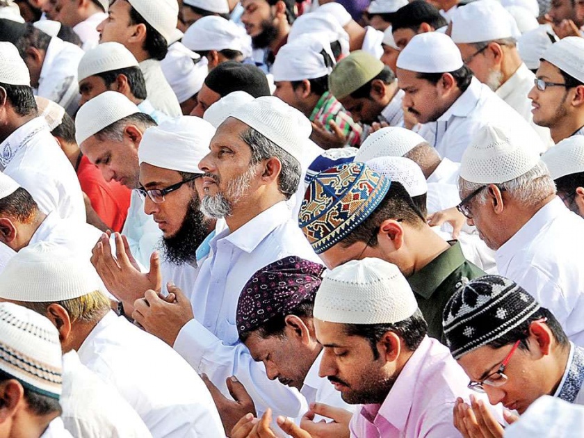 The excitement of Ramadan Id in Solapur; Happy anniversary of the Hindu-Muslim community | सोलापुरात रमजान ईदचा उत्साह; हिंदू-मुस्लिम बांधवाकडून शुभेच्छांचा वर्षाव सुरू