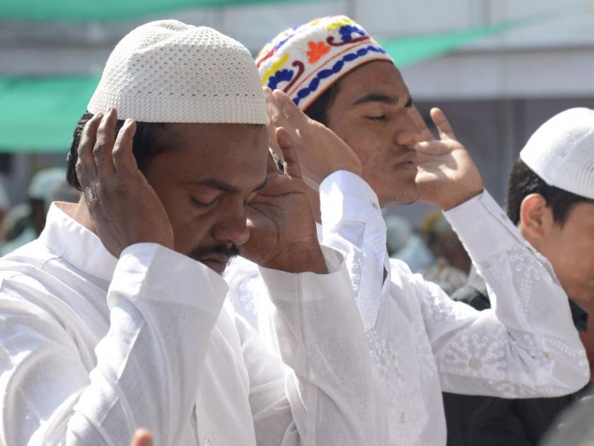 Dont hug each other after Namaz on the occassion of Bakri Eid | बकरी ईदला नमाजनंतर एकमेकांची गळाभेट घेऊ नका, उत्तर प्रदेशात फर्मान जारी