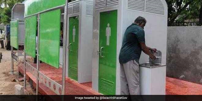 Big news; Construction of 325 public toilets in Solapur district suspended | मोठी बातमी; सोलापूर जिल्ह्यातील ३२५ सार्वजनिक शौचालयाचे बांधकाम लटकले