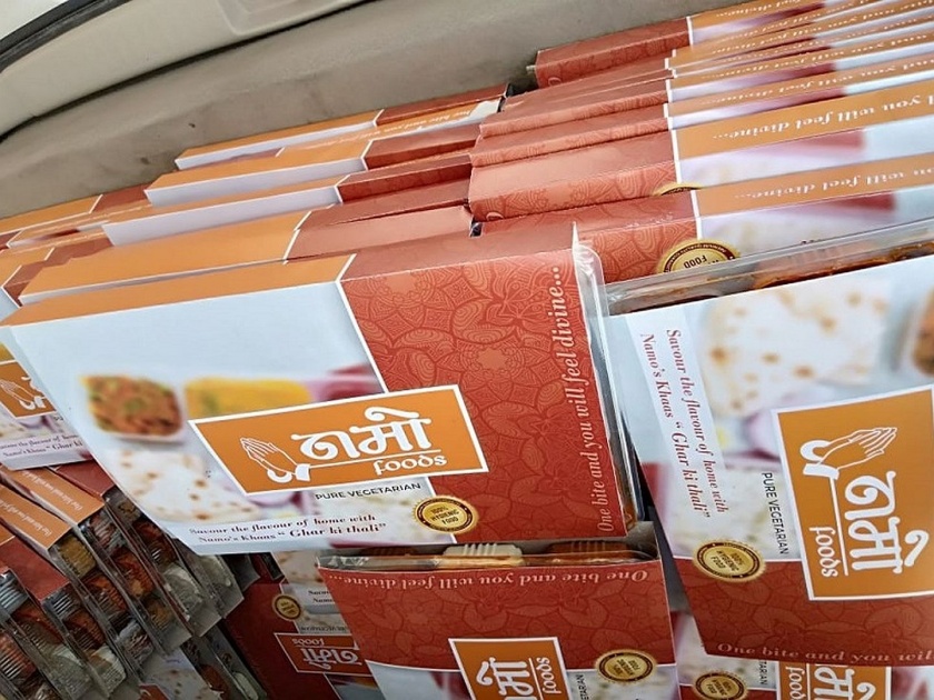 Saffron Coloured Namo Food Packets distributed to Voters at Polling Booths in Noida | मतदान केंद्राजवळ 'नमो' फूड पॅकेट्सचं वाटप; निवडणूक आयोगानं मागवला अहवाल