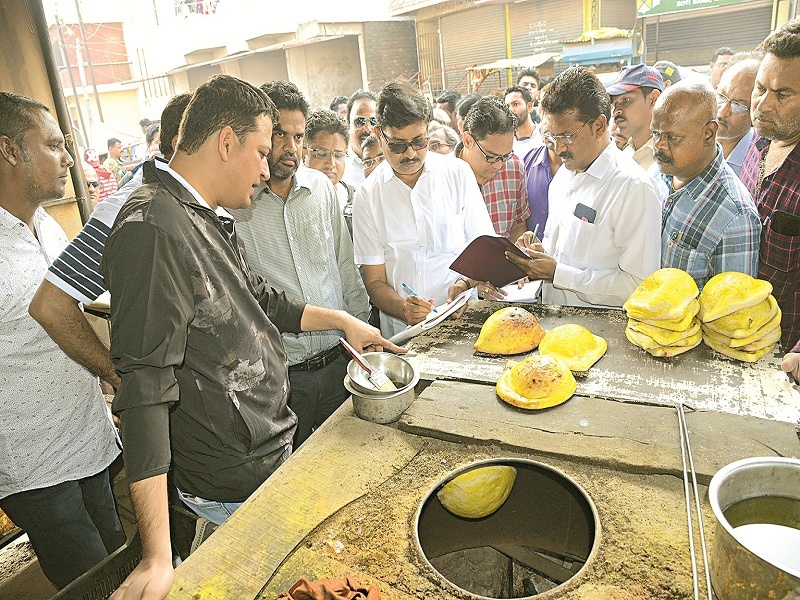 'Food Safari' and 'Heritage' apps will change the city's identity; The concept presented by the Aurangabad Municipal Commissioner | 'फूड सफारी' आणि 'हेरीटेज' अ‍ॅप शहराची ओळख बदलतील; महापालिका आयुक्तांनी मांडली संकल्पना