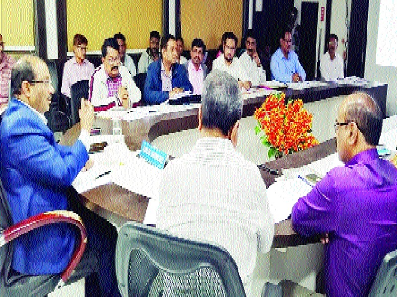 Implementation of schemes in Nanded district | नांदेड जिल्ह्यात योजनांची अंमलबजावणी होईना