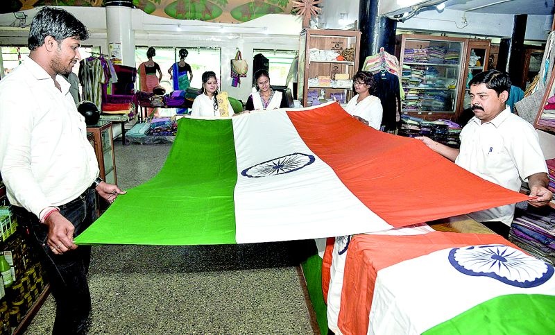 Nanded's national flag flies in Vidarbha | नांदेडचे राष्ट्रध्वज फडकतात विदर्भात
