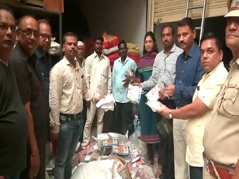 4 tons of plastic seized in Nanded, action taken by Municipal Commissioner | नांदेडमध्ये ४ टन प्लास्टिक जप्त, मनपा आयुक्तांनी केली कारवाई 