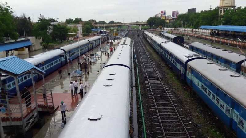 Train trains leaving Nanded to Amritsar and Sriganganagar canceled | नांदेड येथून अमृतसर आणि श्रीगंगानगर कडे जाणाऱ्या रेल्वे गाड्या रद्द